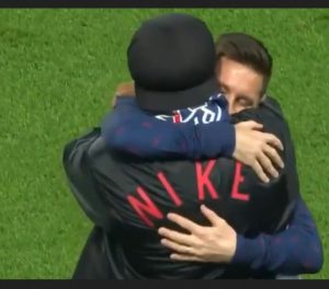 Lionel Messi And Ronaldinho Shared An Emotional Embrace Before PSG CL Win Over RB Leipzig.