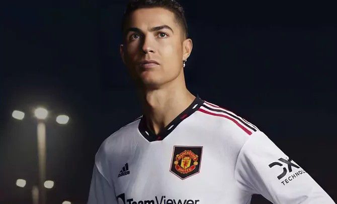 Cristiano Ronaldo Put On  Manchester United New Jersey: Is He Leaving The Club?