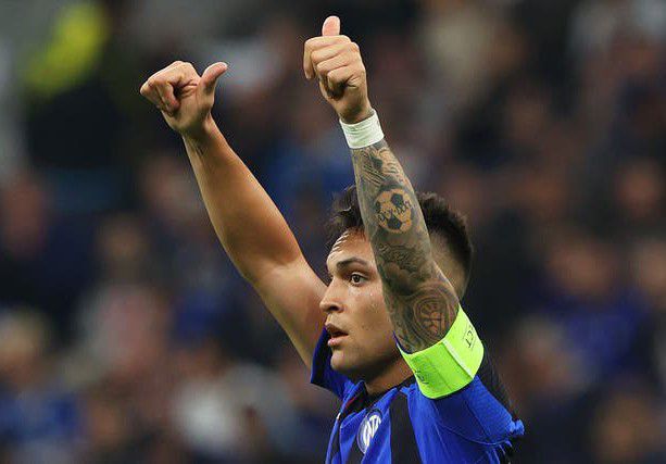 Martinez celebrates his goal in Inter milan vs Ac Milan semi final champions league 